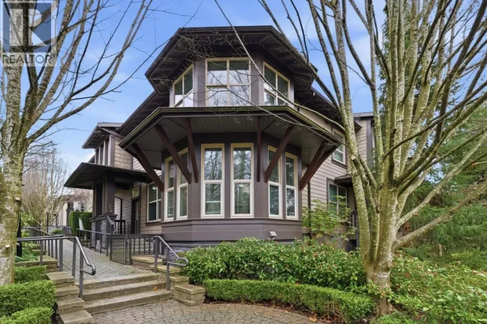 310 E 14TH STREET, North Vancouver