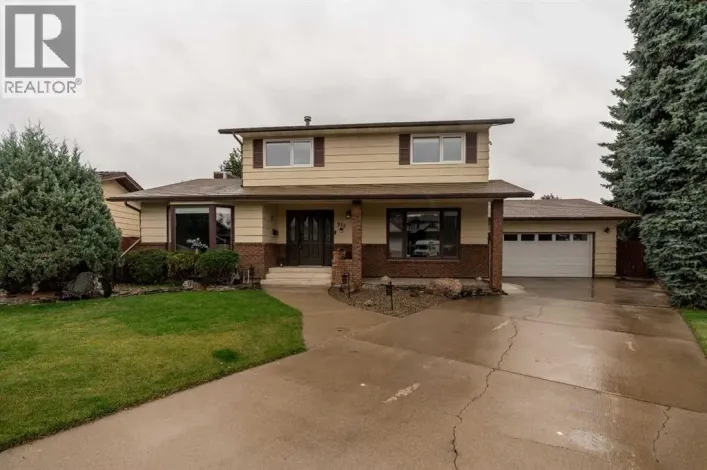310 Kings Bay S, Lethbridge
