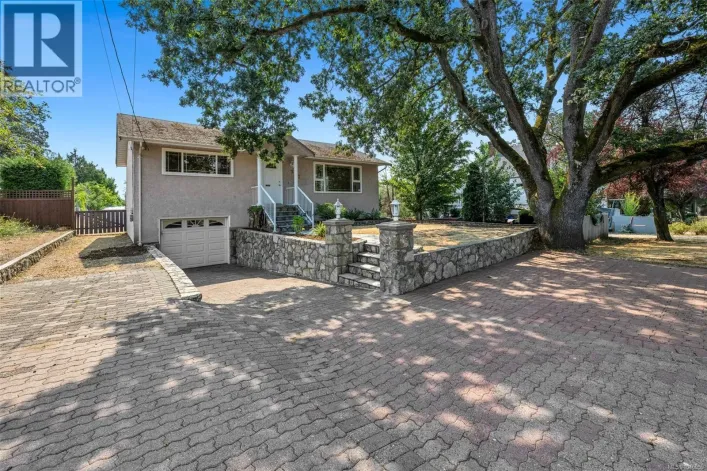 3107 Harriet Rd, Victoria