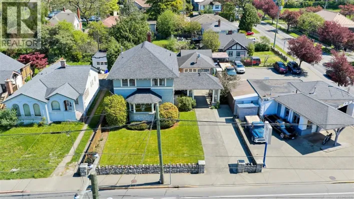 3107 Quadra St, Victoria