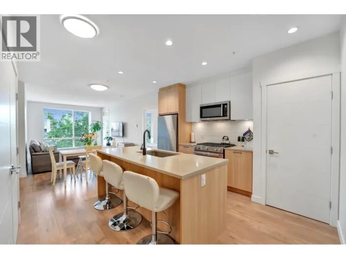 311 707 COMO LAKE AVENUE, Coquitlam