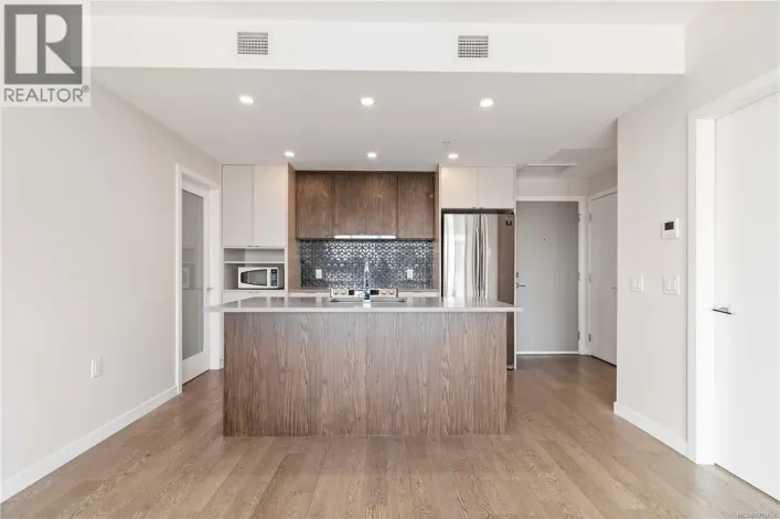 311 881 Short St, Saanich