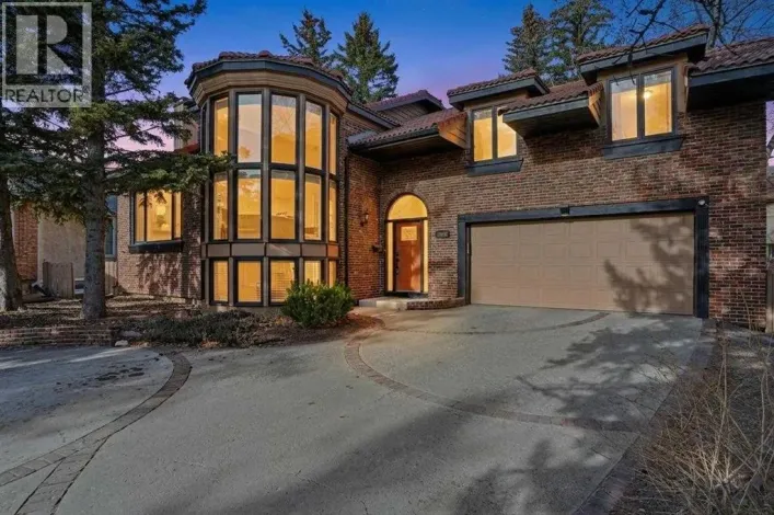 311 Coach Light Bay SW, Calgary