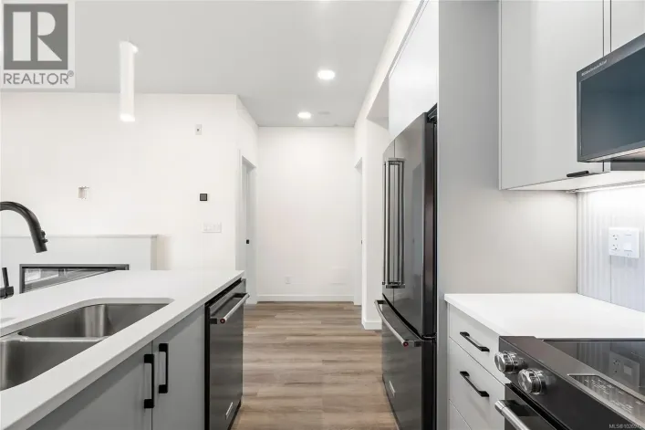 312 1102 Esquimalt Rd, Esquimalt