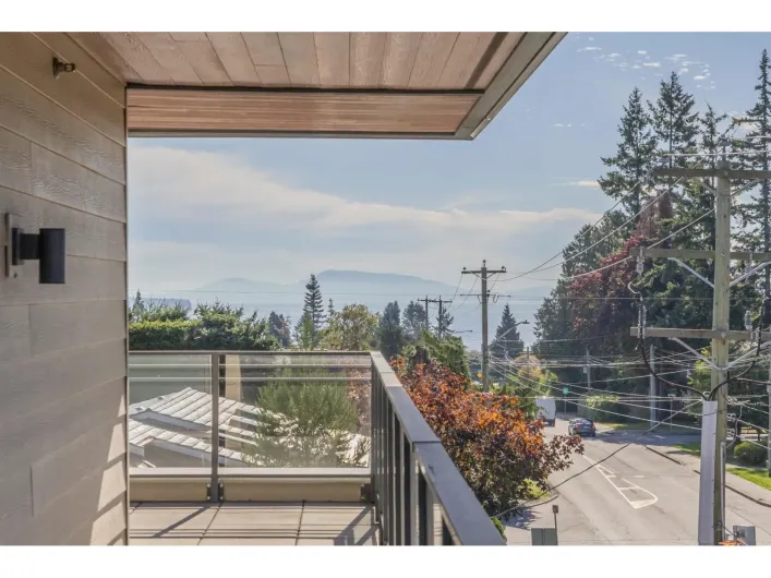 312 14022 NORTH BLUFF ROAD, White Rock