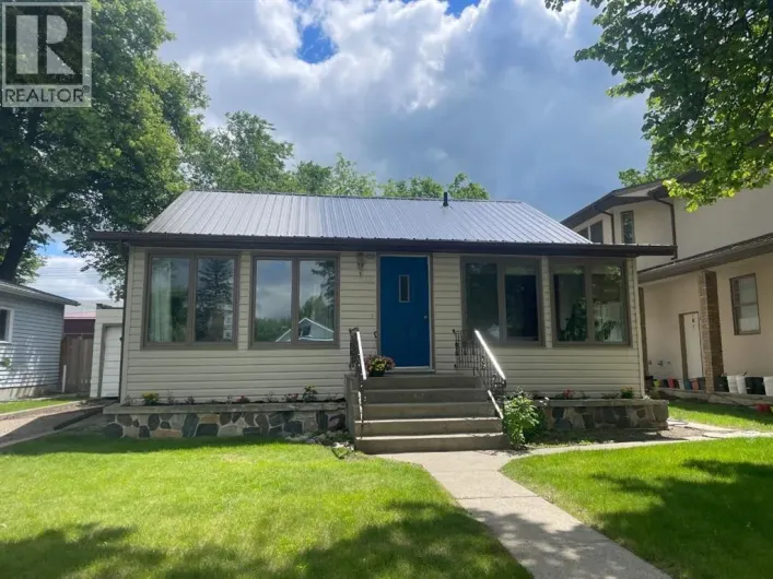 312 3 Street W, Brooks