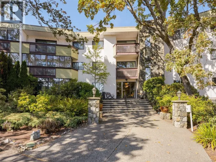 312 3962 Cedar Hill Rd, Saanich