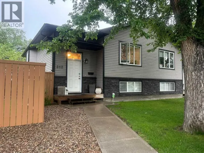 312 4 Avenue NW, Medicine Hat
