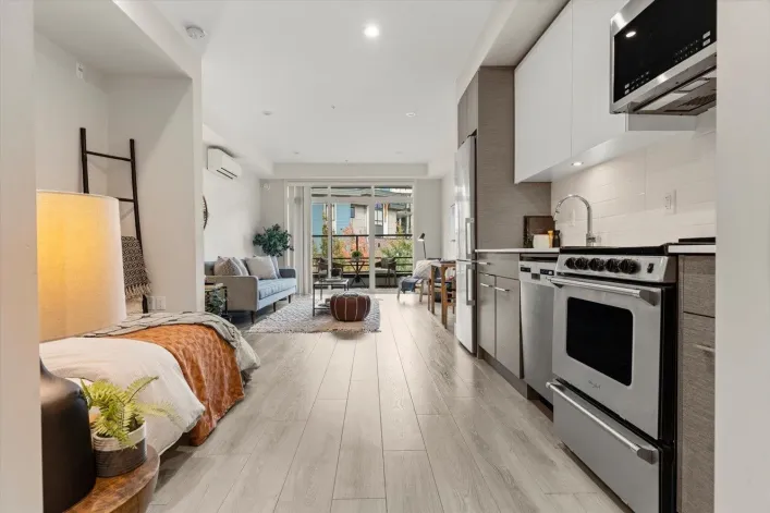 312 45510 MARKET WAY|Garrison Crossing, Chilliwack