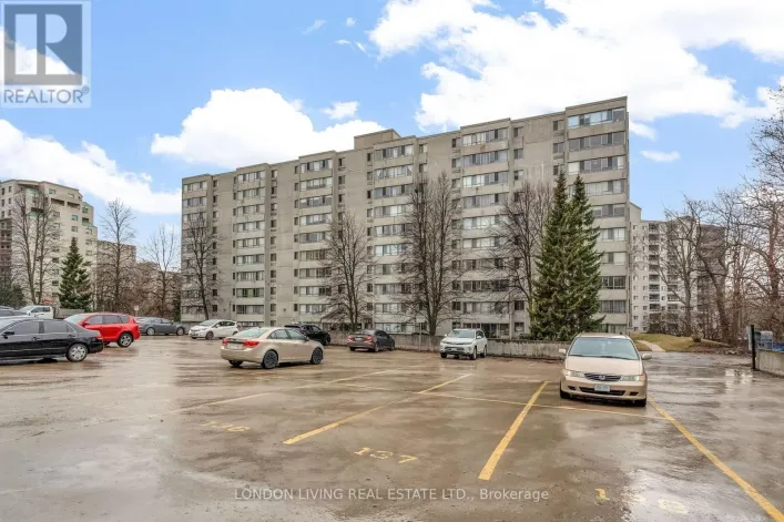 312 - 570 PROUDFOOT LANE, London North