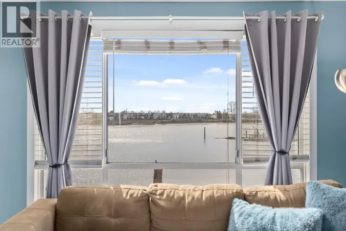 312 6 RENAISSANCE SQUARE, New Westminster