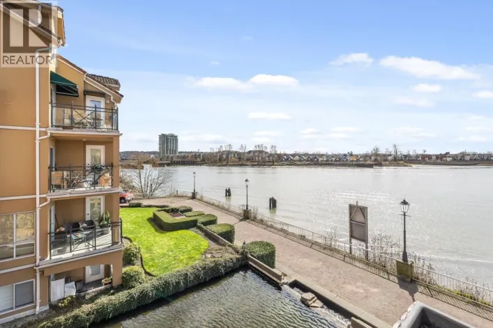 312 6 RENAISSANCE SQUARE, New Westminster