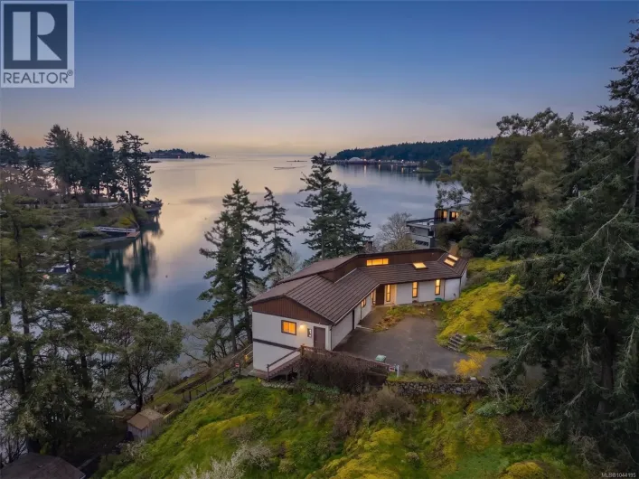312 Bessborough Ave, View Royal