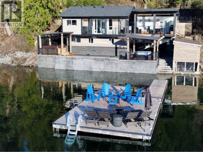 3127 East Lake Drive, Christina Lake