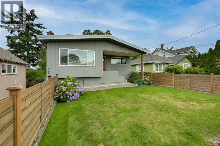 3128 Quadra St, Victoria