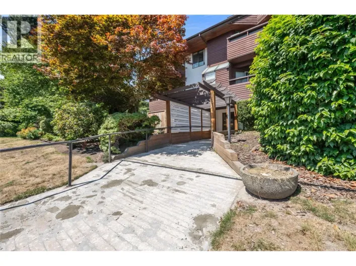 313 1177 HOWIE AVENUE, Coquitlam