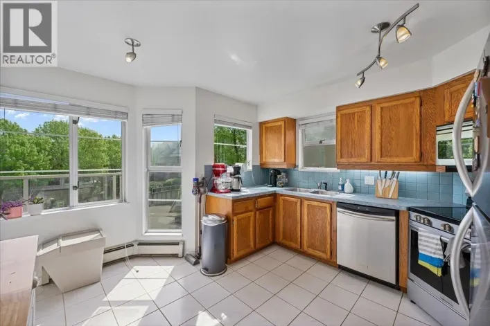 313 12 K DE K COURT, New Westminster