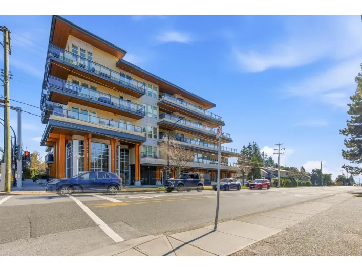 313 14022 NORTH BLUFF ROAD, White Rock