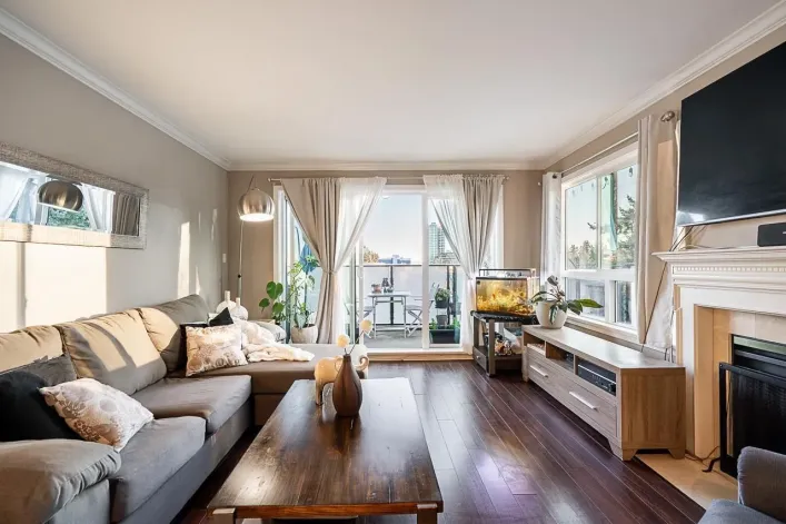 313 1830 E SOUTHMERE CRESCENT, Surrey