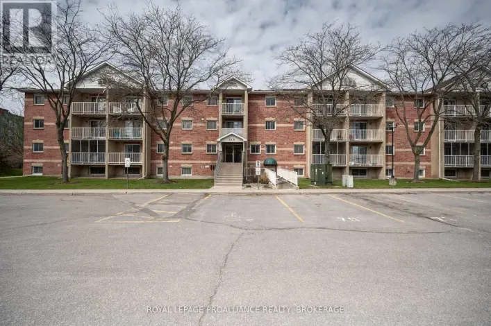 313 - 310 KINGSDALE AVENUE, Kingston