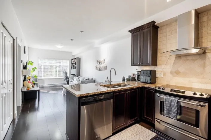 313 6480 195A STREET, Surrey