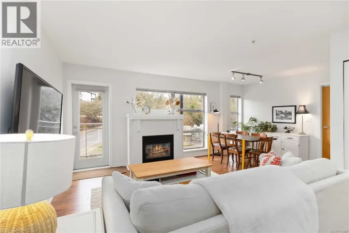 313 90 Regatta Landing, Victoria