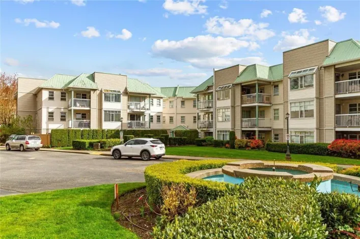 Apartment for sale: 313 9763 140 STREET, Surrey