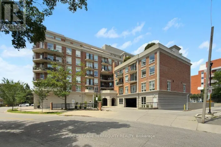 315 - 18 WANLESS AVENUE, Toronto