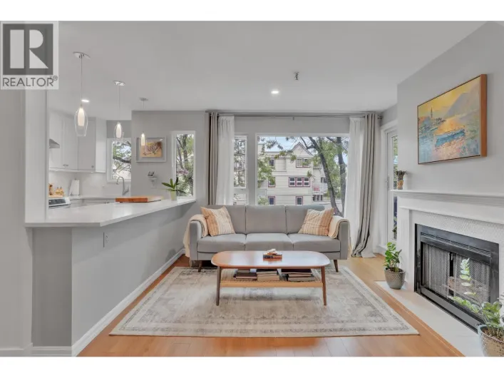 315 2020 W 8TH AVENUE, Vancouver
