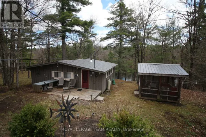 315 SILVERY LANE, Tay Valley