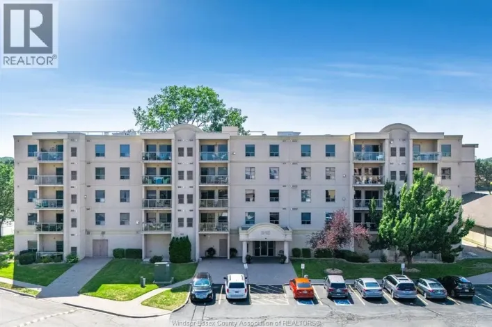 315 Village Grove Unit# 305, Tecumseh