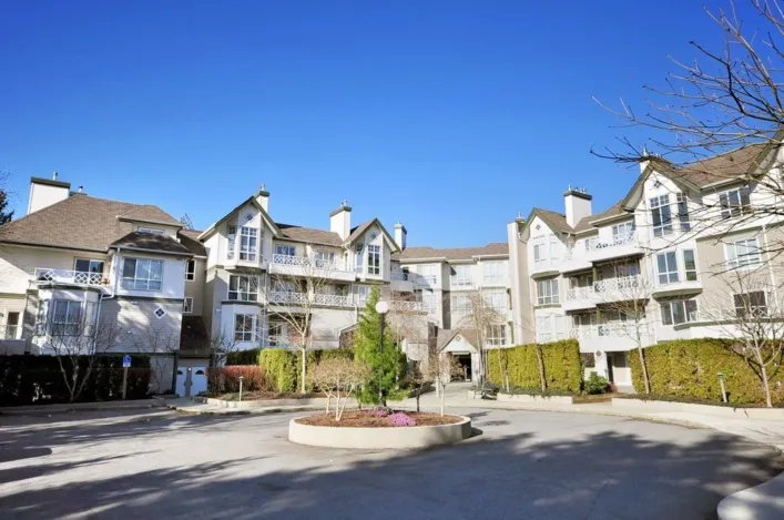 316 9979 140TH STREET, Surrey