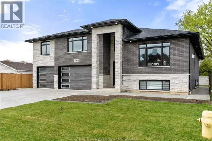 3161 MCROBBIE, Windsor