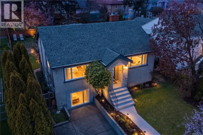 3166 Earl Grey St, Saanich