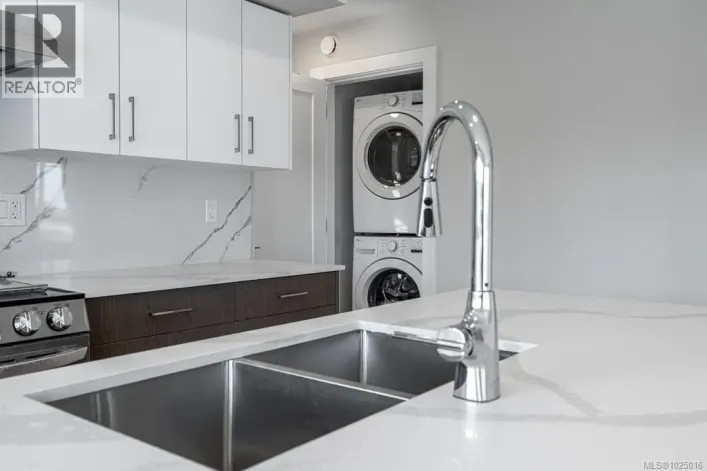 317 171 Jensen Ave W, Parksville