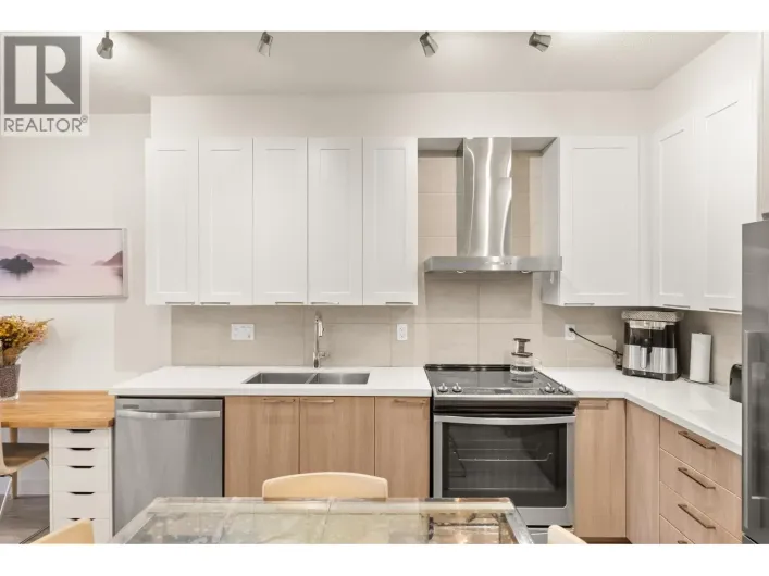 317 611 REGAN AVENUE, Coquitlam