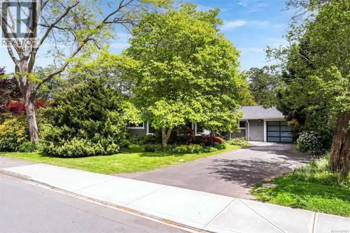 3171 Henderson Rd, Oak Bay