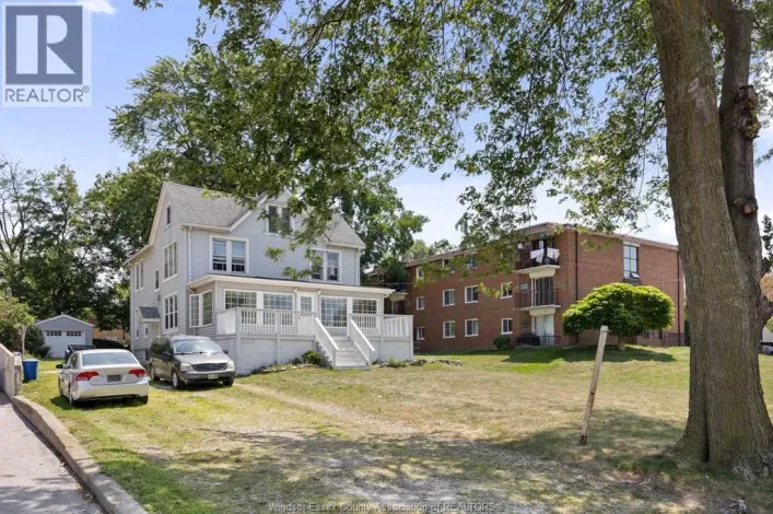 3177 RUSSELL, Windsor