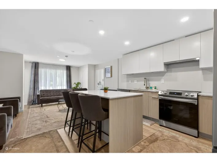 318 13968 LAUREL DRIVE, Surrey