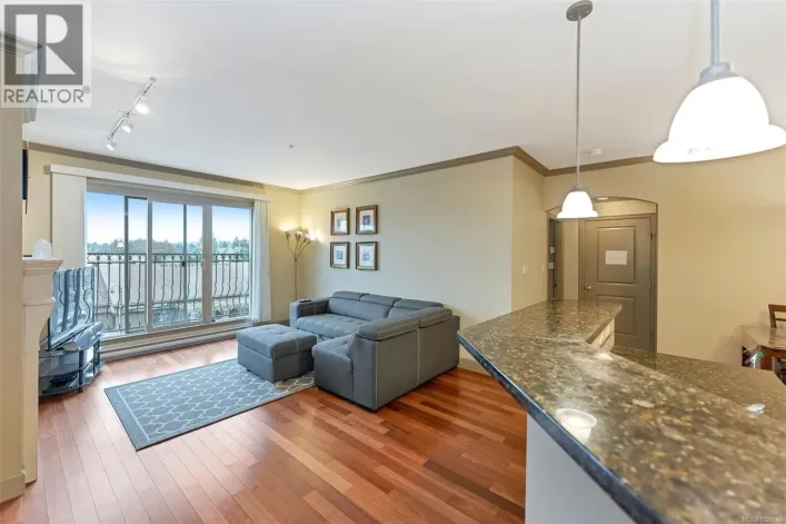 318 1620 McKenzie Ave, Saanich