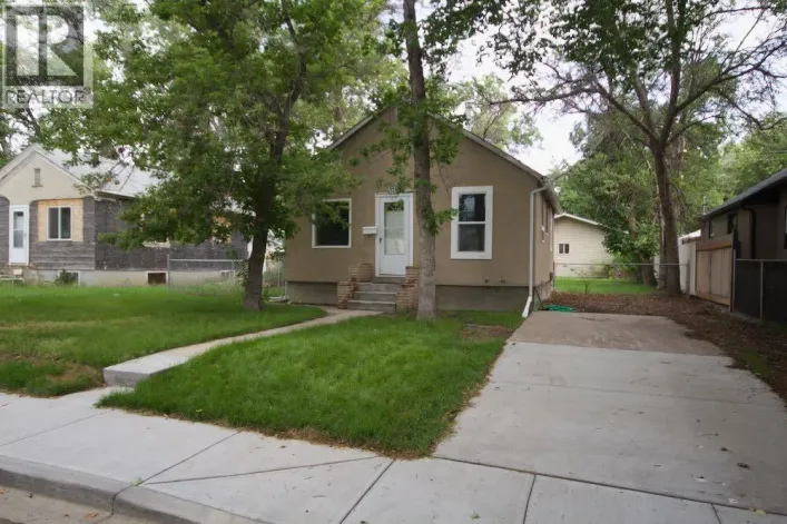 318 8 Street SE, Medicine Hat