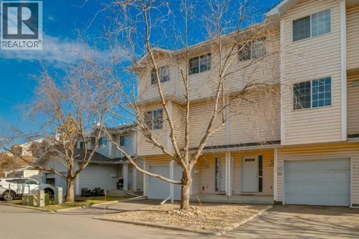 318 Hawkstone Manor NW, Calgary