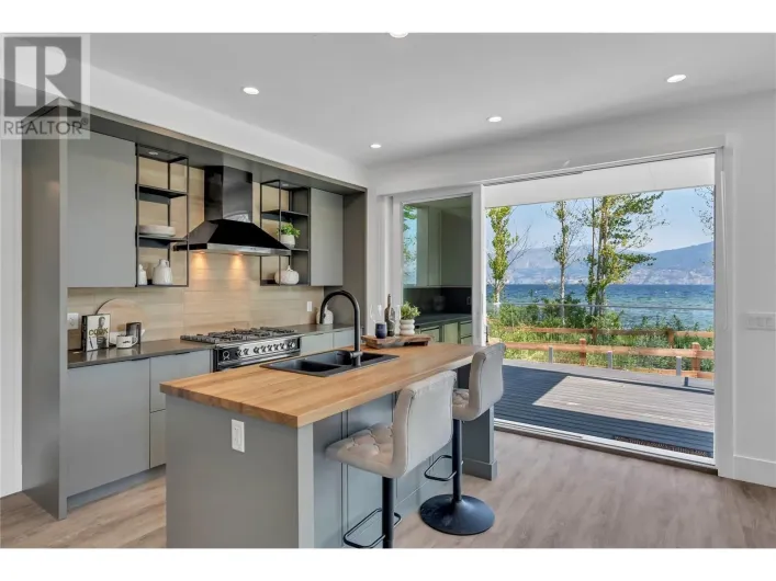 3180 Landry Crescent, Summerland