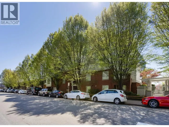 319 147 E 1ST STREET, North Vancouver