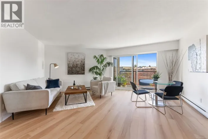 319 1870 McKenzie Ave, Saanich