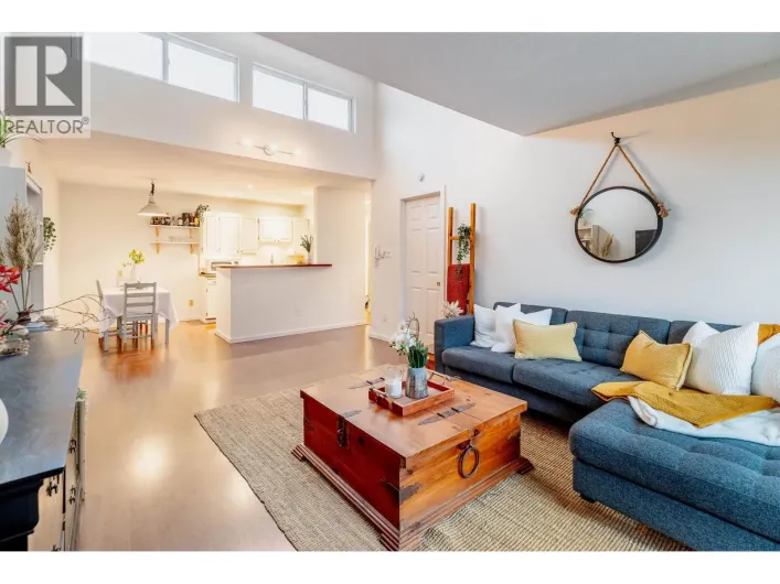 319 206 E 15TH STREET, North Vancouver