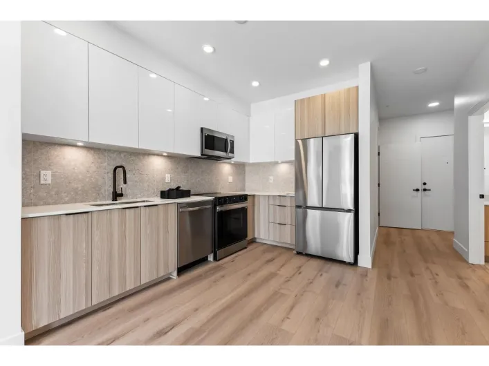 319 20769 FRASER HIGHWAY, Langley