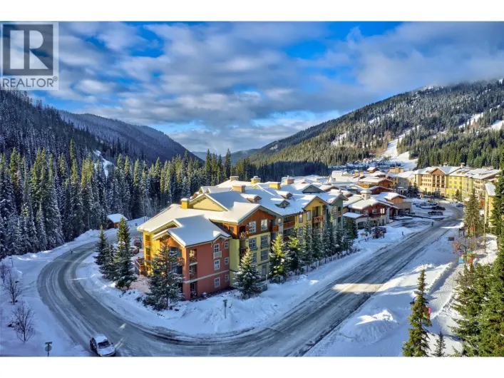 Apartment for sale: 3190 CREEKSIDE Way Unit# 215, Kamloops