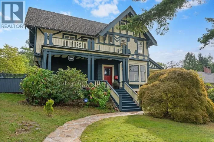 3190 ST. GEORGES AVENUE, North Vancouver