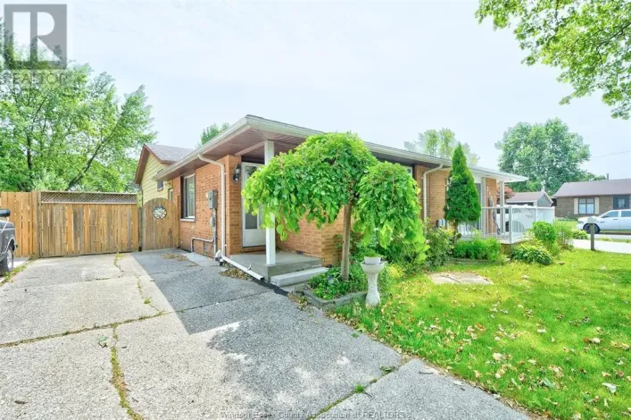 3196 ELMWOOD CRESCENT, Windsor